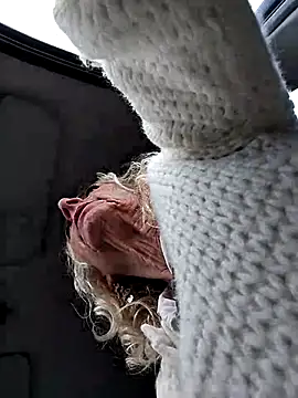 Snapshot of clarabell4 chatting on November 25, 7:52 am clarabell4 online show from November 25, 7:52 am