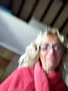 Snapshot of clarabell4 chatting on November 29, 8:06 am clarabell4 online show from November 29, 8:06 am