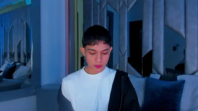 Snapshot of Sebax_Young chatting on July 3, 8:15 pm Sebax Young online show from July 3, 8:15 pm