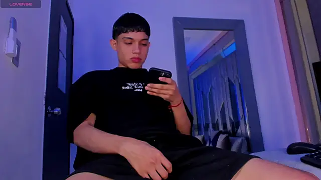 Snapshot of Sebax_Young chatting on July 23, 8:29 pm Sebax Young online show from July 23, 8:29 pm