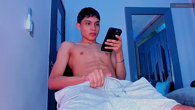 Snapshot of Sebax_Young chatting on July 28, 8:34 pm Sebax Young online show from July 28, 8:34 pm