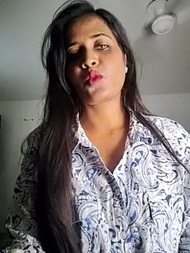 Snapshot of cute_radhikaa chatting on April 12, 8:52 am cute radhikaa online show from April 12, 8:52 am