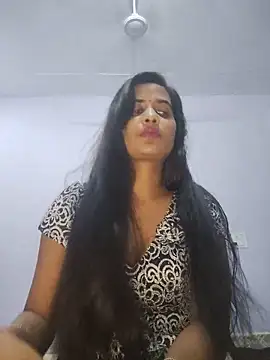 Snapshot of cute_radhikaa chatting on May 28, 6:32 am cute radhikaa online show from May 28, 6:32 am