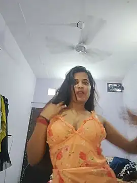 Snapshot of cute_radhikaa chatting on July 13, 4:59 am cute radhikaa online show from July 13, 4:59 am