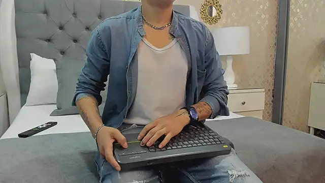 ZoeKrug online show from September 12, 12:16 pm