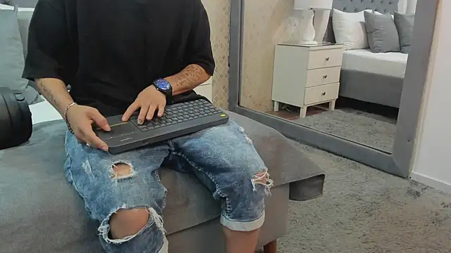 ZoeKrug online show from September 14, 12:04 pm