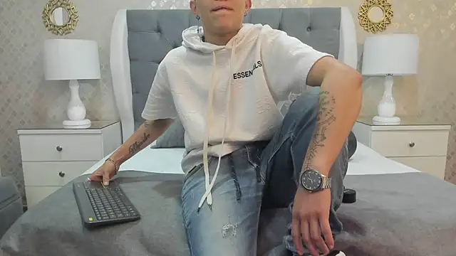 ZoeKrug online show from September 30, 11:48 am