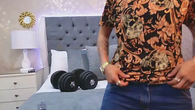 ZoeKrug online show from December 15, 11:36 am