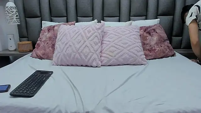 ZoeKrug online show from February 21, 1:12 pm