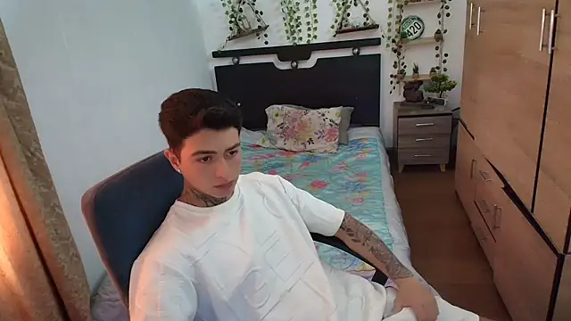 santii ss online show from August 3, 1:16 pm
