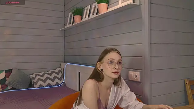 Vikki wyye online show from October 9, 5:38 am