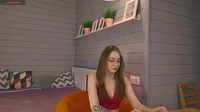Vikki wyye online show from October 10, 5:39 am