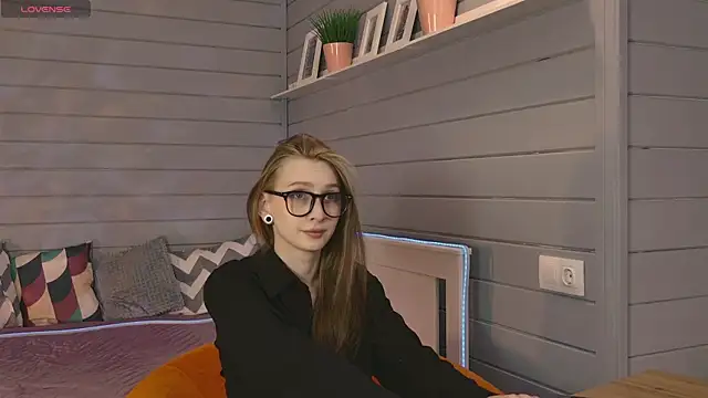 Vikki wyye online show from October 15, 6:24 am
