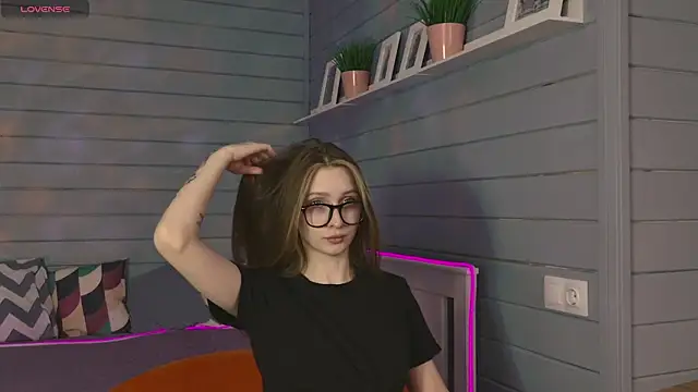 Vikki wyye online show from October 18, 5:43 am