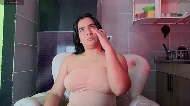 Snapshot of KARINAJTORRES chatting on November 29, 9:29 pm KARINAJTORRES online show from November 29, 9:29 pm