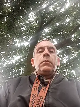 Snapshot of albert_guzmann chatting on October 29, 11:45 am albert guzmann online show from October 29, 11:45 am