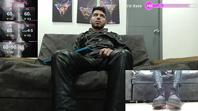 Snapshot of mackdaniels chatting on October 28, 12:14 am mackdaniels online show from October 28, 12:14 am