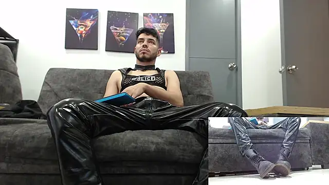 Snapshot of mackdaniels chatting on October 28, 7:38 pm mackdaniels online show from October 28, 7:38 pm