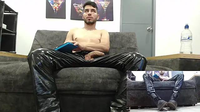 Snapshot of mackdaniels chatting on October 29, 10:33 pm mackdaniels online show from October 29, 10:33 pm