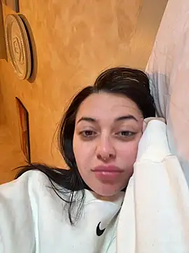 Snapshot of veriteeee_ chatting on May 21, 4:58 pm veriteeee online show from May 21, 4:58 pm