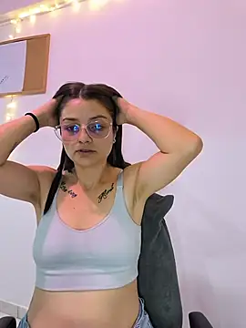 Snapshot of Coralinne__ chatting on May 19, 1:56 am Coralinne online show from May 19, 1:56 am