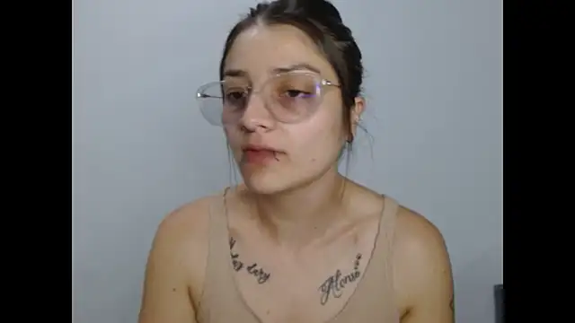 Snapshot of Coralinne__ chatting on May 30, 1:03 am Coralinne online show from May 30, 1:03 am