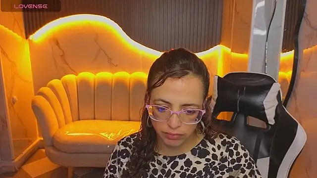 Snapshot of _Evoni_b chatting on November 15, 12:34 pm Evoni b online show from November 15, 12:34 pm