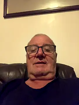 Snapshot of mke1874 chatting on October 4, 8:18 pm mke1874 online show from October 4, 8:18 pm