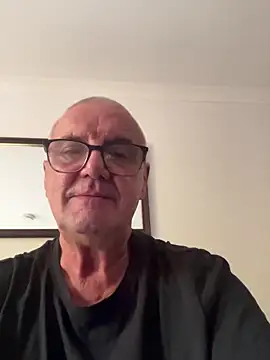 Snapshot of mke1874 chatting on October 15, 9:42 am mke1874 online show from October 15, 9:42 am