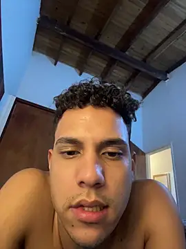 Snapshot of evan_lux chatting on December 15, 3:55 am evan lux online show from December 15, 3:55 am