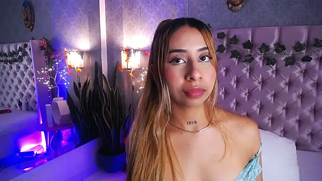 Snapshot of laila_stilwiills chatting on November 11, 12:43 am laila stilwiills online show from November 11, 12:43 am