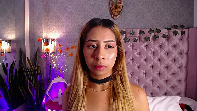 Snapshot of laila_stilwiills chatting on November 22, 4:55 am laila stilwiills online show from November 22, 4:55 am