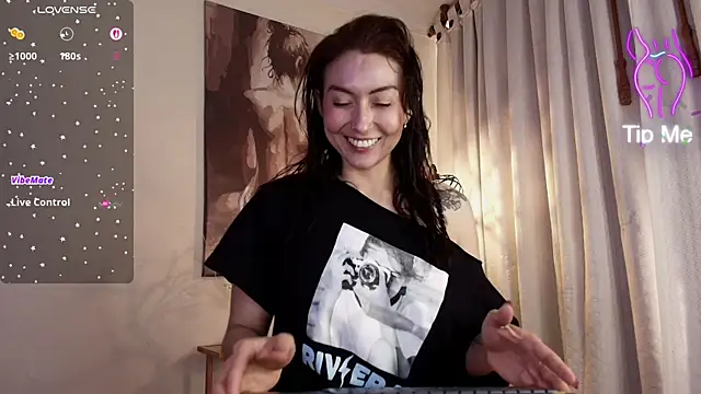 Snapshot of siren_indira_ chatting on June 10, 3:33 pm siren indira online show from June 10, 3:33 pm