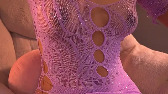 Snapshot of violeth____ chatting on October 6, 11:18 am violeth     online show from October 6, 11:18 am