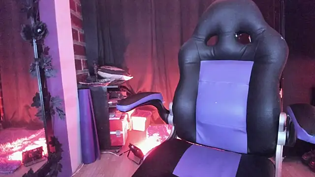 Snapshot of Katyuska_Sg1 chatting on December 14, 8:35 pm Katyuska Sg1 online show from December 14, 8:35 pm