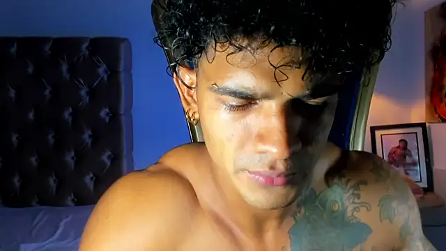 Snapshot of antonio__444 chatting on May 7, 12:27 am antonio 444 online show from May 7, 12:27 am