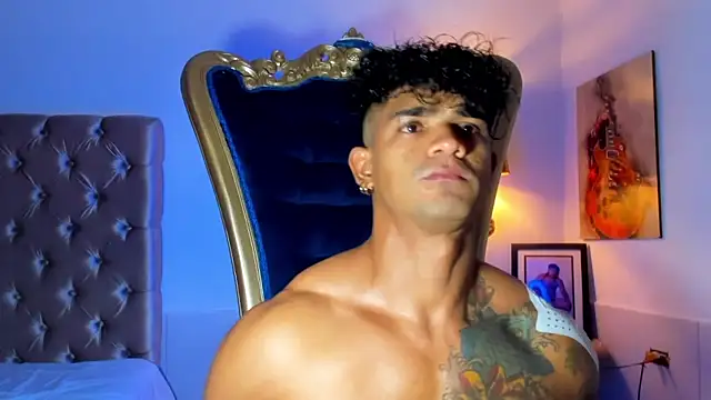 Snapshot of antonio__444 chatting on June 5, 10:37 pm antonio 444 online show from June 5, 10:37 pm