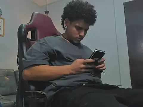 Xfire boy69 online show from February 4, 1:44 am