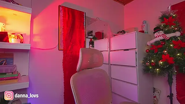 Dannaa Lovs online show from November 24, 5:45 pm