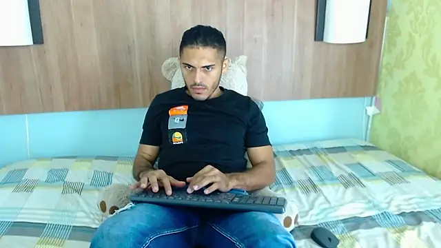 Snapshot of Derek_Storm_ chatting on December 5, 12:14 pm Derek Storm online show from December 5, 12:14 pm