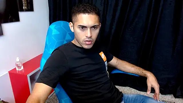 Snapshot of Derek_Storm_ chatting on December 21, 12:56 pm Derek Storm online show from December 21, 12:56 pm