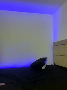 Snapshot of EmilyNoir1 chatting on November 5, 12:21 am EmilyNoir1 online show from November 5, 12:21 am