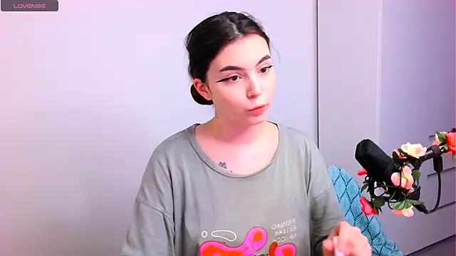 peachyness online show from December 1, 8:03 pm