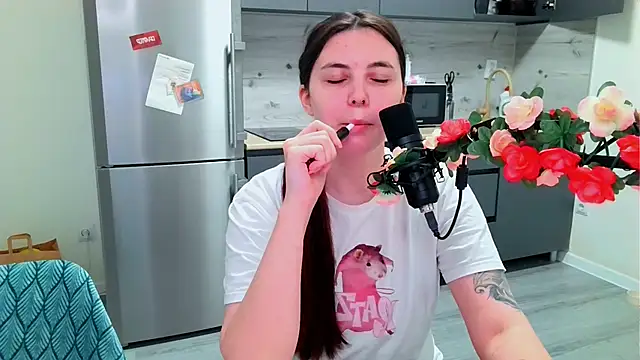 peachyness online show from January 6, 4:43 pm