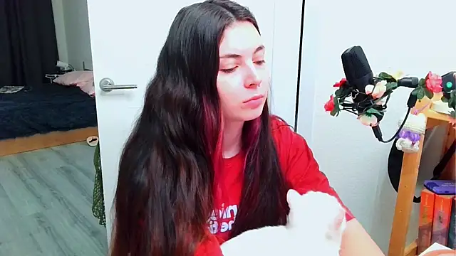 peachyness online show from February 18, 6:26 pm