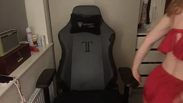 Snapshot of Lilly-Luscious chatting on December 15, 6:56 pm Lilly-Luscious online show from December 15, 6:56 pm