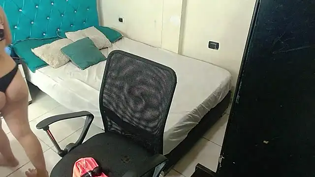 Snapshot of unusualsuccubus0 chatting on September 10, 3:06 am unusualsuccubus0 online show from September 10, 3:06 am