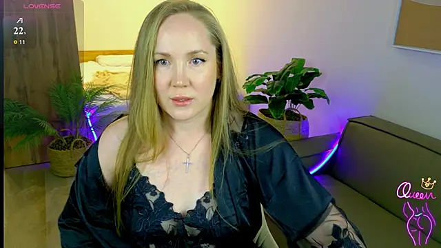 Snapshot of BethSun chatting on June 18, 7:51 pm BethSun online show from June 18, 7:51 pm
