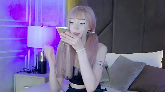 Evelyn Neal online show from October 7, 4:04 pm