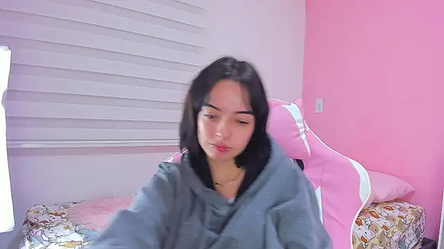 Snapshot of alexaa_fox chatting on December 19, 5:03 am alexaa fox online show from December 19, 5:03 am